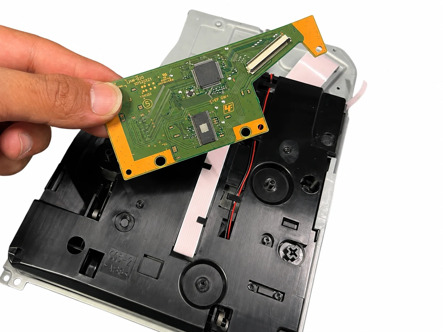 Pourquoi la carte du lecteur Blu-ray PS5 est liée à la carte mère